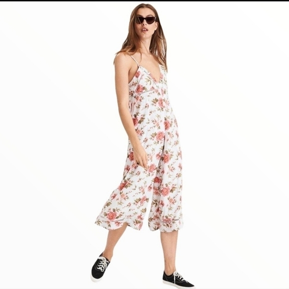 𝅺AMERICAN Eagle‎ Outfitters Floral Jumpsuit - Picture 1 of 12